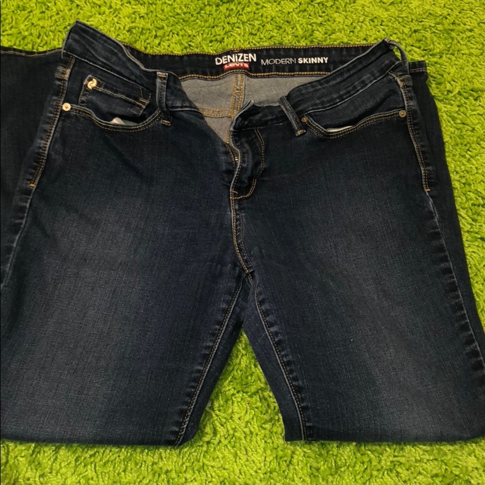 Levi Jean. Size 4